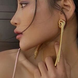 Gold chain drop earrings S491